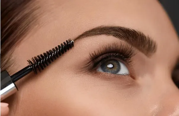 أسرار رسم الحواجب حسب شكل الوجه لإطلالة جذابة ومتوازنة