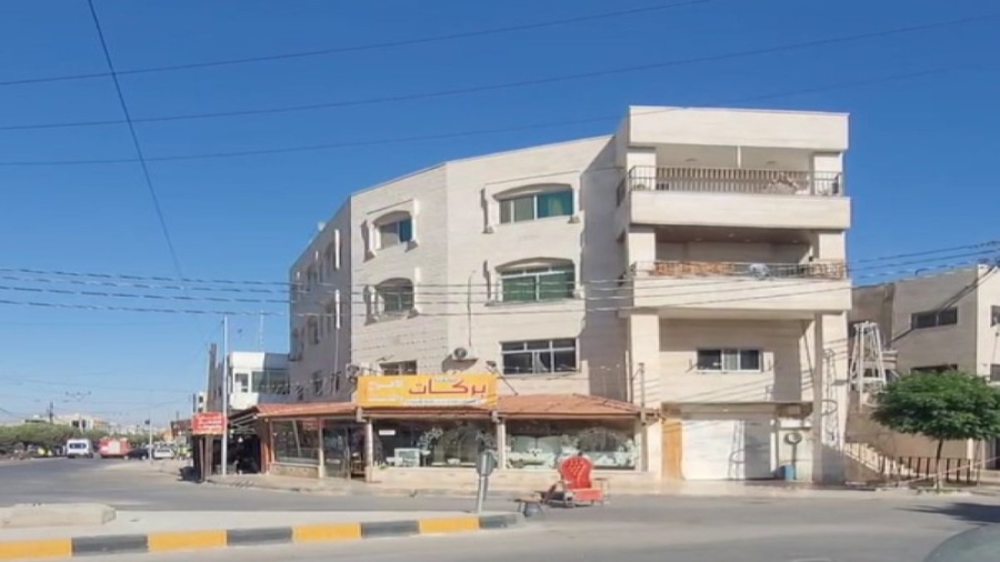 انهيار مبنى من أربعة طوابق بعد إخلاء مسبق لسكانه في اربد