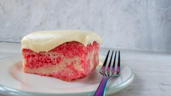 سهلة ولذيذة .. طريقة عمل كيكة الجيلي الباردة