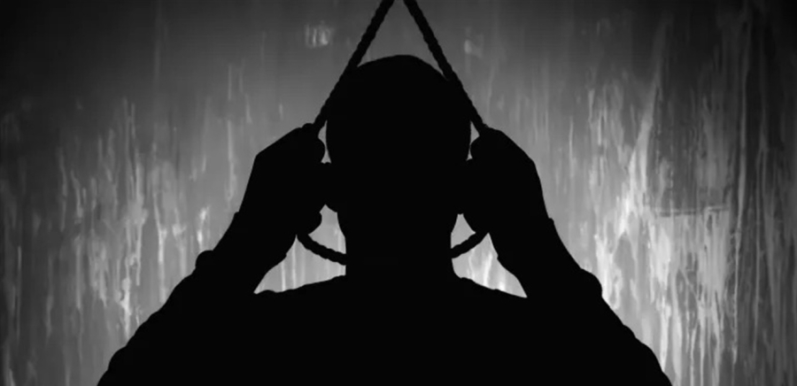 عمره 54 عامًا ... العثور على نائب مشنوق داخل منزله!