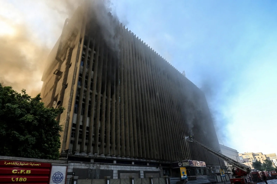 حريق مبنى الاتصالات المركزي بالقاهرة يسفر عن 4 وفيات