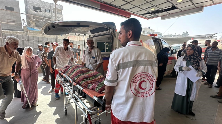 إصابة مسعف يحاول إنقاذ جرحى في غزة