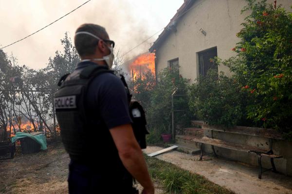 فرنسا: إخلاء مئات السكان من مدينة مارسيليا بسبب الحرائق