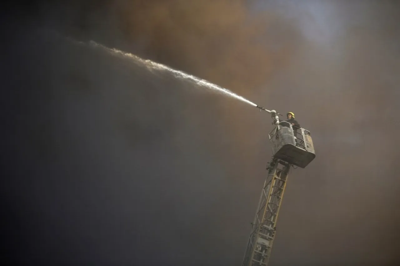 إصابة 22 شخصا في حريق مبنى سنترال مركزي بالقاهرة