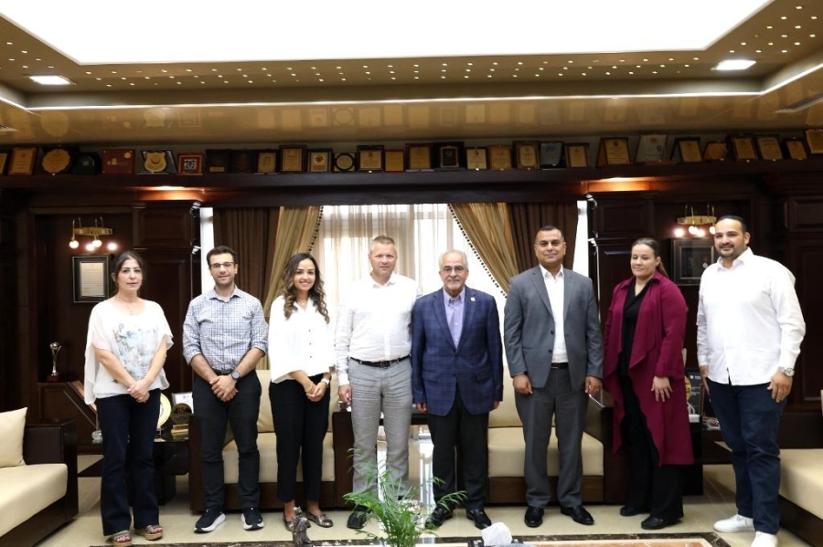 وفد من جامعة ويست السويدية يزور عمان الأهلية لتعزيز التعاون الأكاديمي ضمن برنامج إيراسموس+