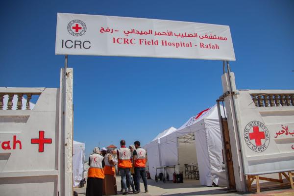 غزة: تزايد كارثي للإصابات يرهق مستشفى الصليب الأحمر في رفح