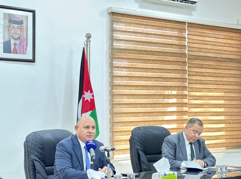 محافظ جرش يؤكد أهمية الارتقاء بالخدمات