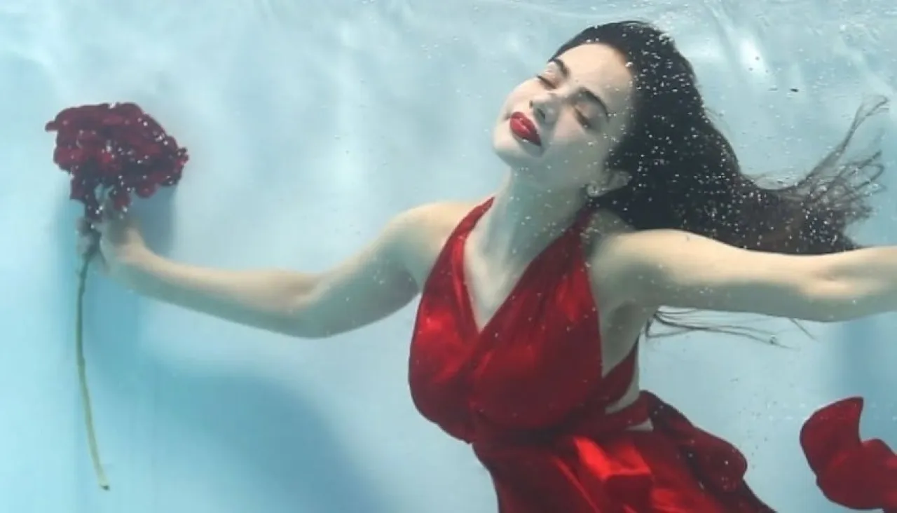 العثور على جثة ممثلة شهيرة بعد 20 يوماً من وفاتها داخل منزلها