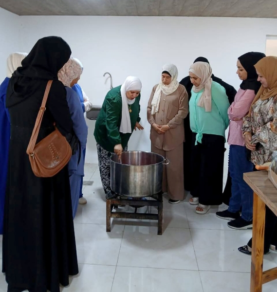 جمعية كفرسوم تنظم دورة في التصنيع الغذائي لمنتجي الرمان