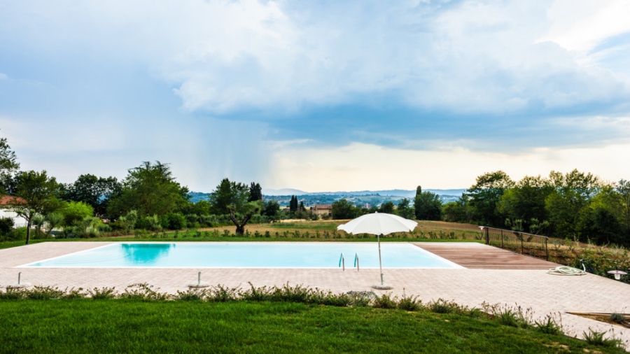 مالكو المزارع الخاصة (الشاليهات) في جرش سيوقعون على تعهدات للالتزام بشروط السلامة