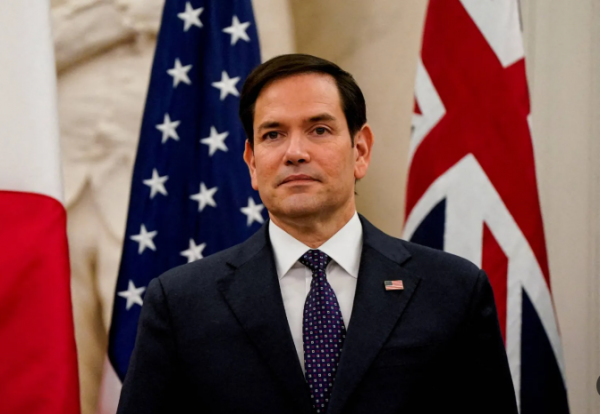 منتحل شخصية وزير الخارجية الأمريكي يتواصل مع مسؤولين حول العالم