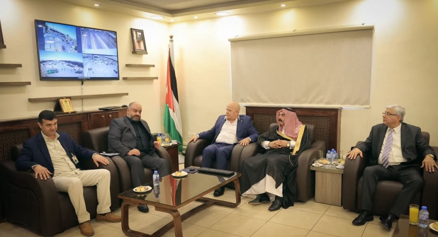 كتلة الأحزاب الوسطية تطلع على آليات التسويق بسوق عمان المركزي