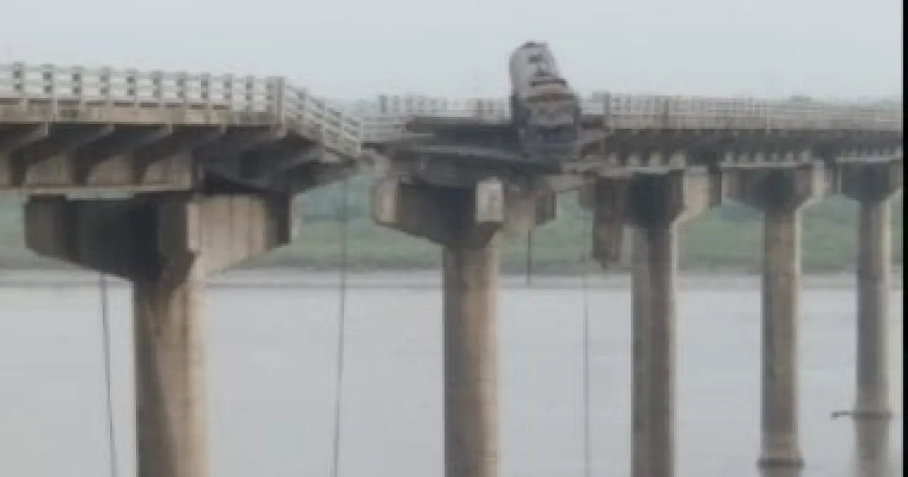 مصرع 9 أشخاص إثر انهيار جسر في الهند