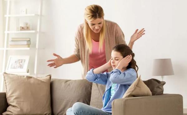 للأمهات: الصراخ لا يعلّم .. كسر دائرة الغضب في التربية