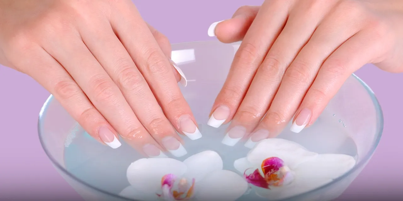 عادات يومية بسيطة تمنحك أظافر قوية وصحية