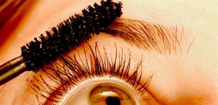 زيوت سحرية لرموش أطول وأكثر كثافة