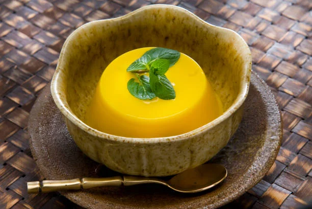 طريقة عمل بودينج المانجو بالحليب والنشا.. حلويات باردة منعشة