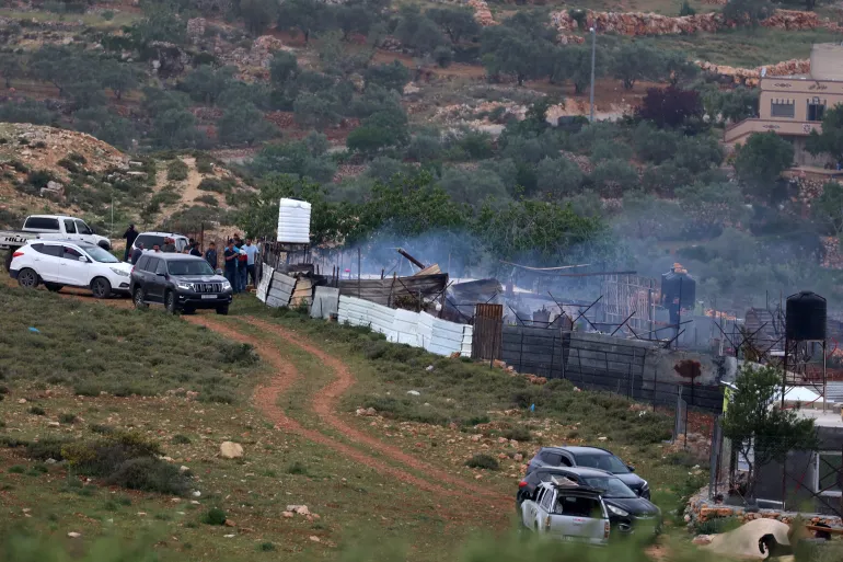 10 إصابات باعتداءات مستوطنين في رام الله ومنع وصول الإسعاف