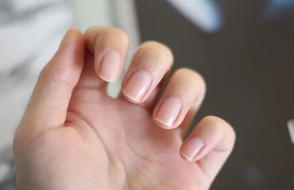 عادات يومية بسيطة تمنحك أظافر قوية وصحية