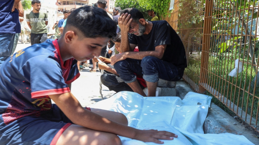 19 شهيدا بقصف الاحتلال مخيم النصيرات ومدينتي غزة وخان يونس