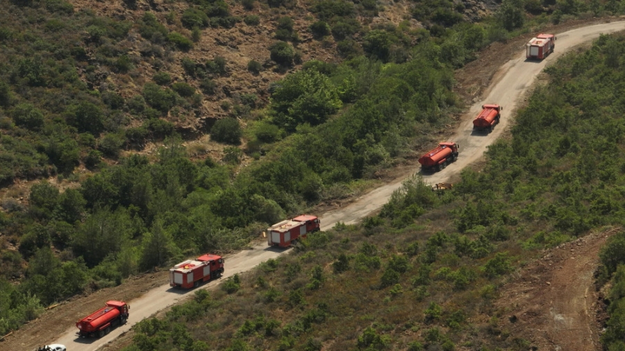 الدفاع المدني السوري يعلن السيطرة على معظم الحرائق في غرب البلاد