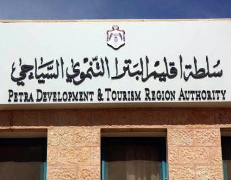 مجلس مفوضي سلطة إقليم البترا يزور بلدة الراجف ويلتقي وجهاء المجتمع المحلي