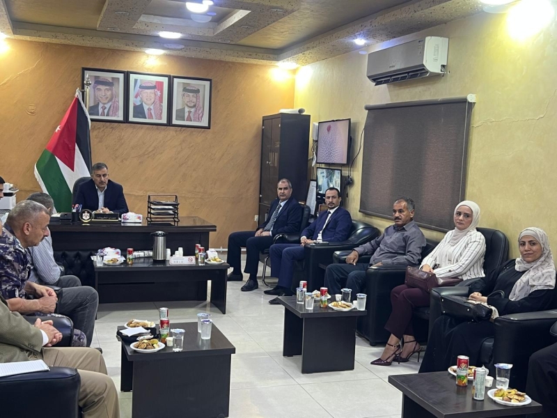 محافظ البلقاء يطلع على واقع الخدمات في لواء ديرعلا