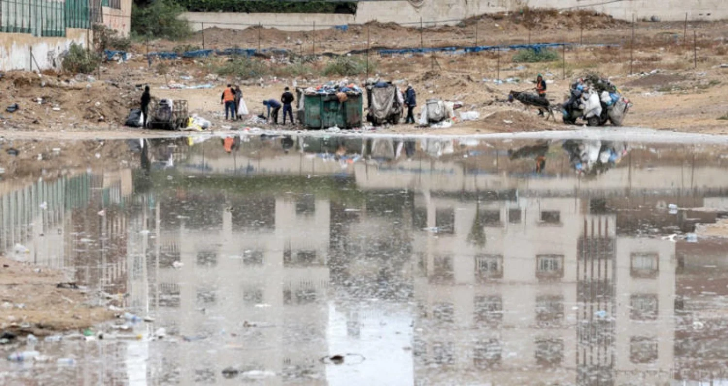 الاحتلال يستهدف 112 نقطة لتعبئة المياه ويدمر 720 بئراً في غزة