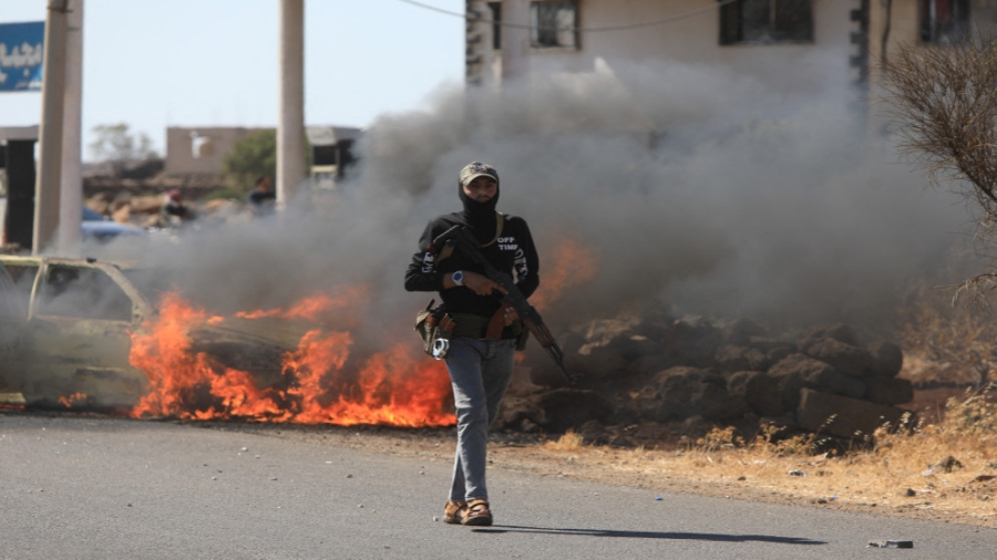 القوات الحكومية على مشارف السويداء بعد معارك أوقعت قرابة 100 قتيل