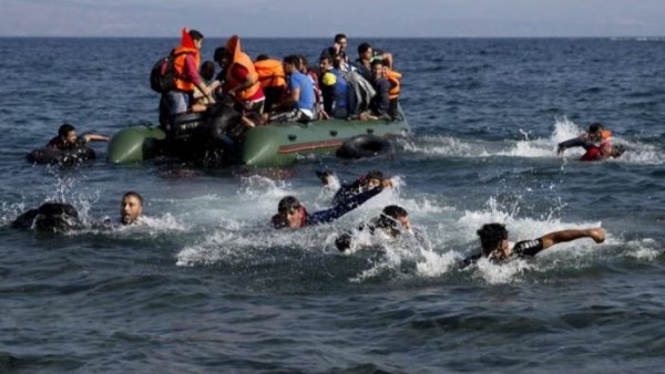 إندونيسيا: 11 مفقودا جراء انقلاب قارب قبالة جزر مينتاواي