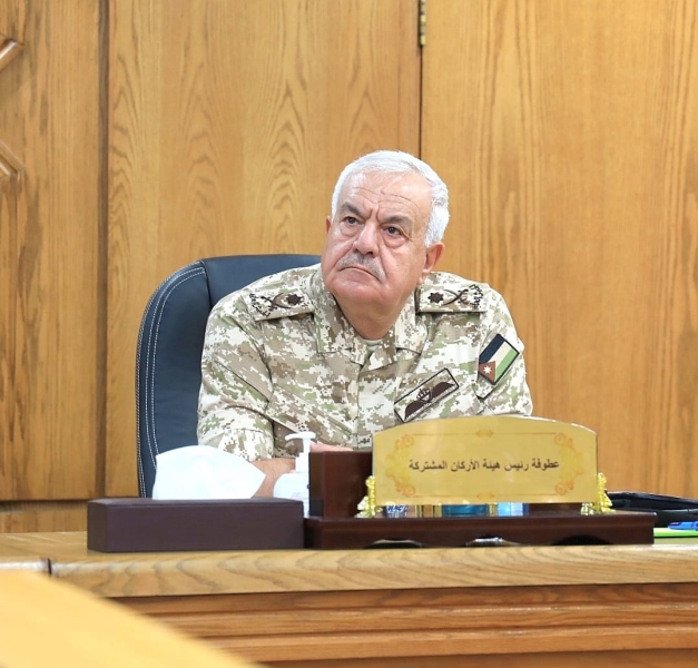 رئيس هيئة الأركان المشتركة يحضر ندوة تحليل البيئة الاستراتيجية وإدارة المخاطر