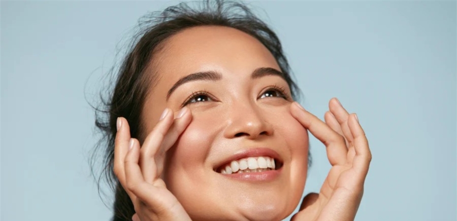 علامات نقص الكولاجين تبدأ من سن الـ25... وهذه أبرز طرق تأخيرها