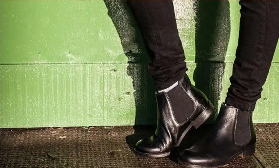 حادث متوقعة.. بنطال ضيق يُدخل ممثلة شهيرة المستشفى!