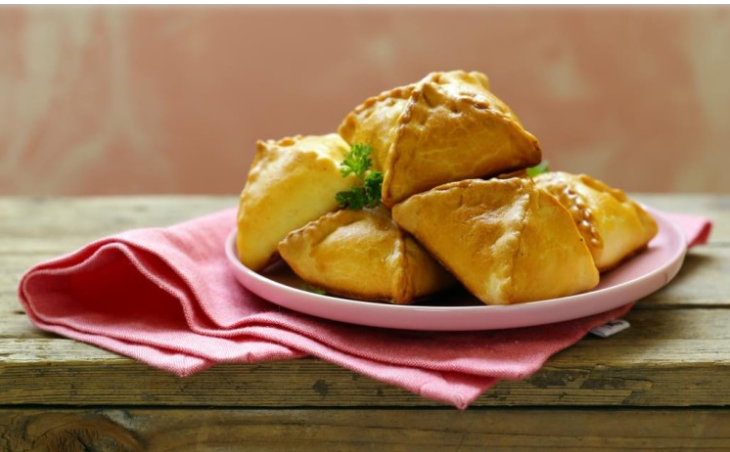 فطائر الجبن والزيتون الهشة