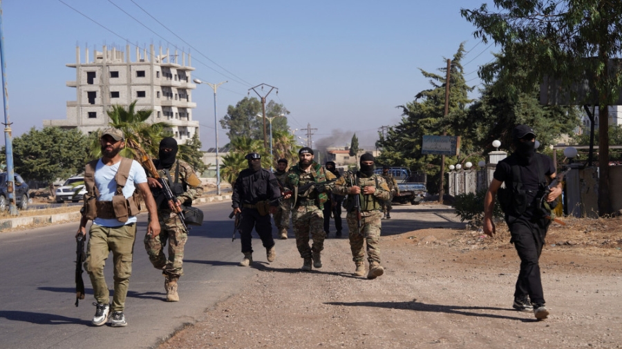 خارجون عن القانون يهاجمون الجيش والأمن في السويداء رغم اتفاق وقف إطلاق النار