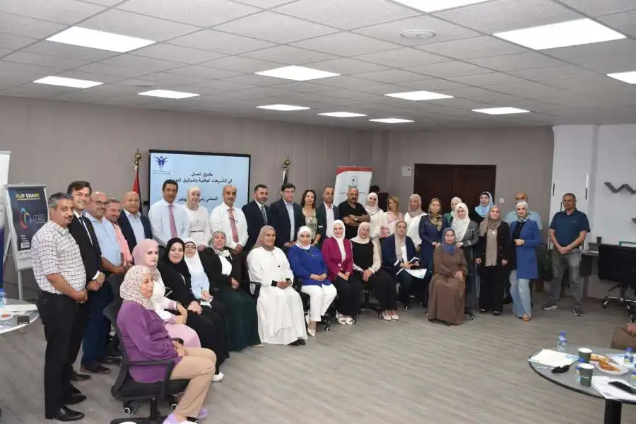 تخريج المشاركين في الدورة التدريبية حقوق الإنسان في بيئة العمل في جامعة اليرموك