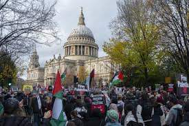 بريطانيا تطالب بوقف إطلاق النار بغزة