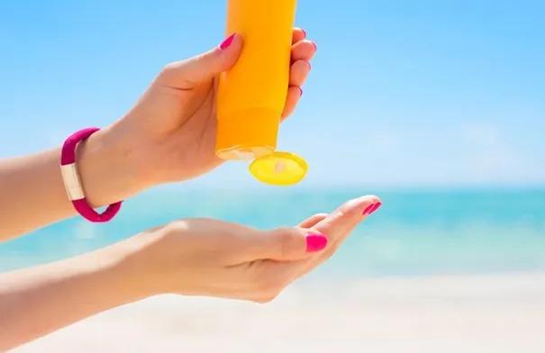 واقي الشمس: درع أساسي لبشرتك على مدار العام