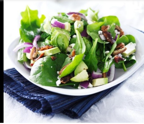 سلطة خضراء بالبصل