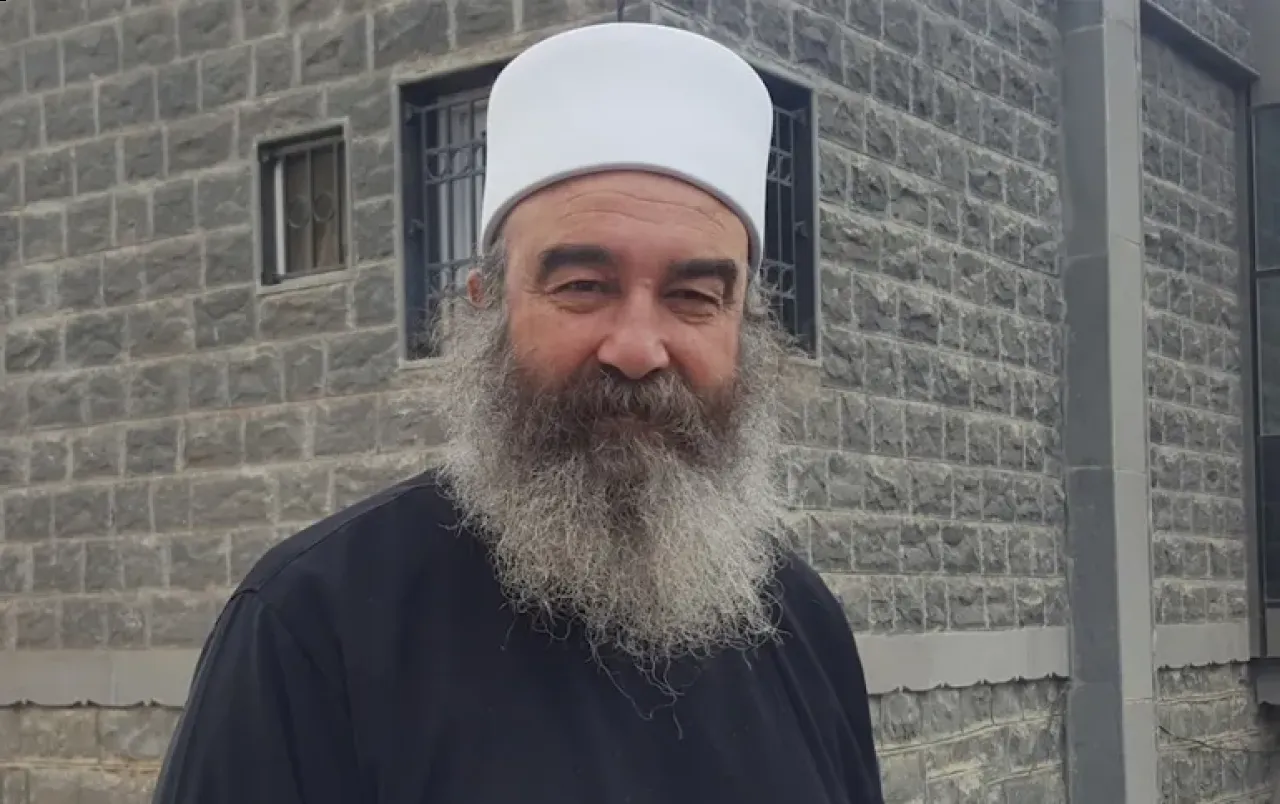 الهجري: ندعو لإنهاء الفوضى بالحكمة لا بالسلاح