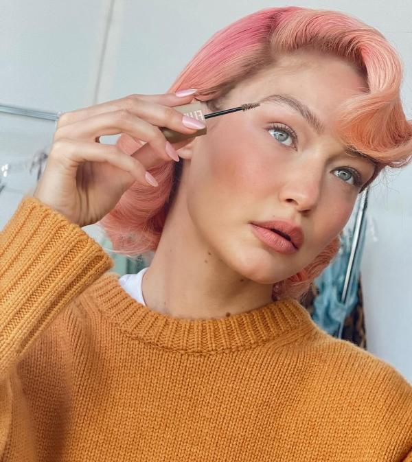 طرق رسم ماسكرا الحواجب بأسلوب ملفت