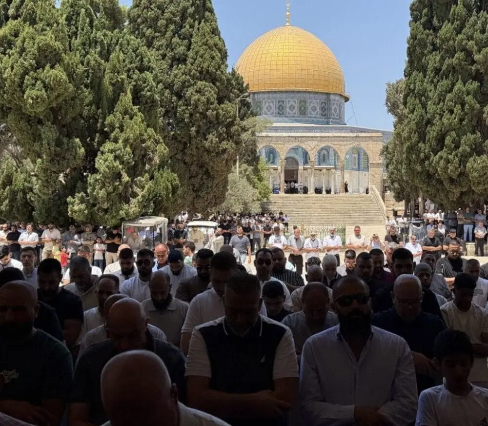 40 الف مصل يؤدون صلاة الجمعة في المسجد الأقصى