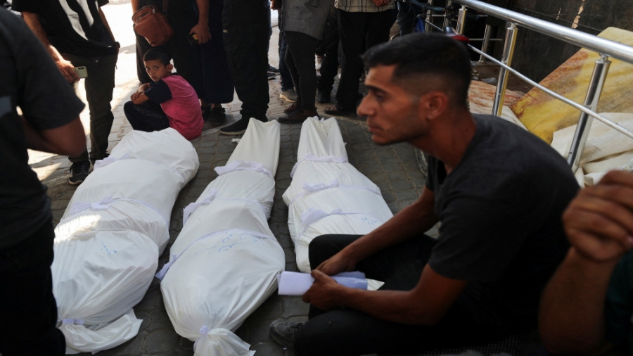 استشهاد 25 فلسطينيا في غزة منذ فجر الجمعة بينهم 5 من منتظري المساعدات