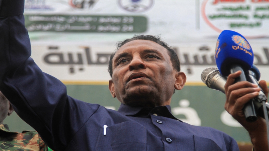 رئيس الوزراء السوداني يتعهد بإعادة إعمار الخرطوم في أول زيارة للعاصمة