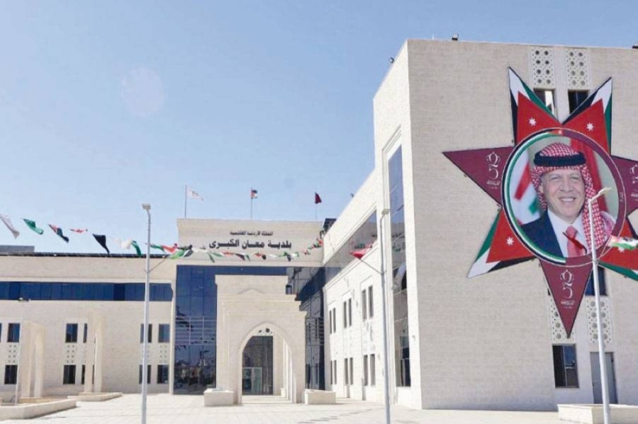 بلدية معان تبدأ حملة للحد من التعديات على الطرق والأرصفة