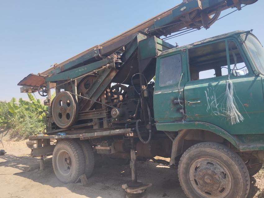 بالصور...ضبط حفارة وردم بئر مخالفة في الشونة الجنوبية