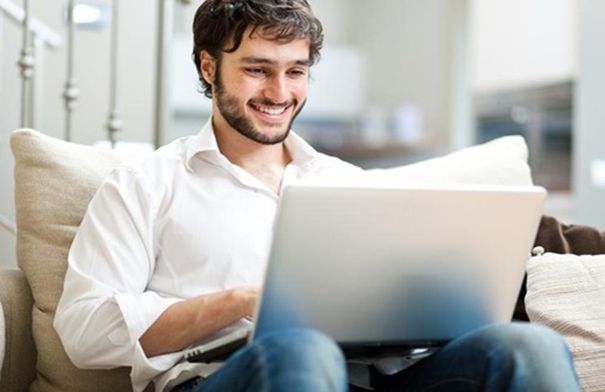 مع حرارة الصيف.. كيف تحمي جهاز اللابتوب أثناء العمل في الهواء الطلق؟