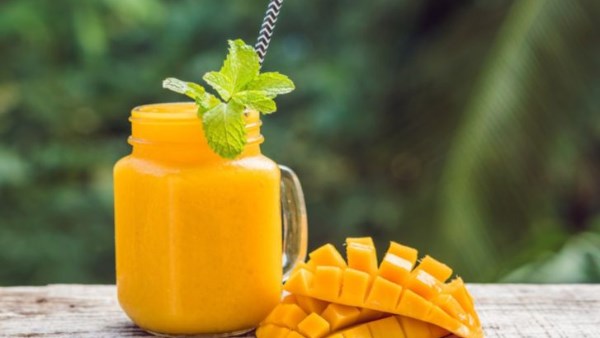 مشروب الحر .. طريقة عمل سموذي المانجو