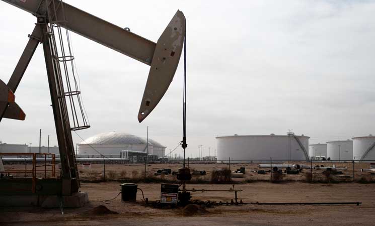 النفط يصعد بعد اتفاق تجاري بين واشنطن وطوكيو ومؤشرات عن ارتفاع الطلب الأميركي