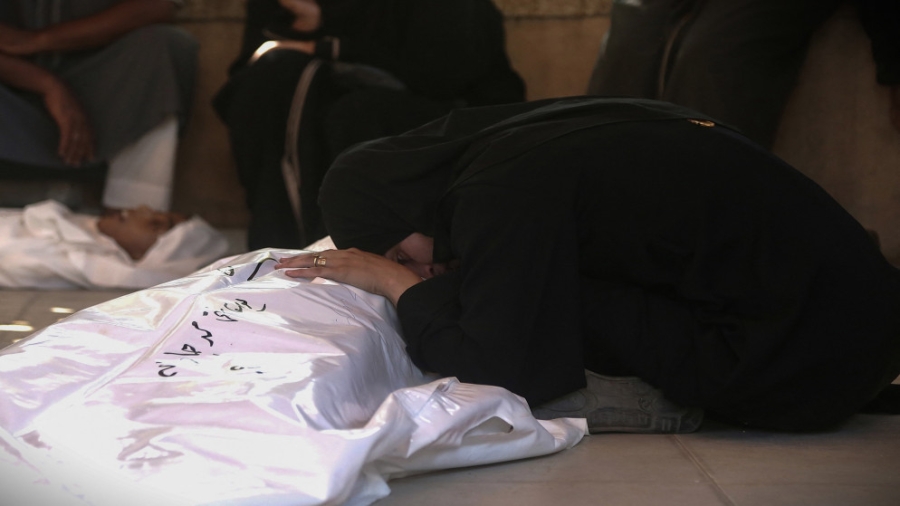 7 شهداء بينهم أطفال بقصف الاحتلال شقة سكنية في مدينة غزة